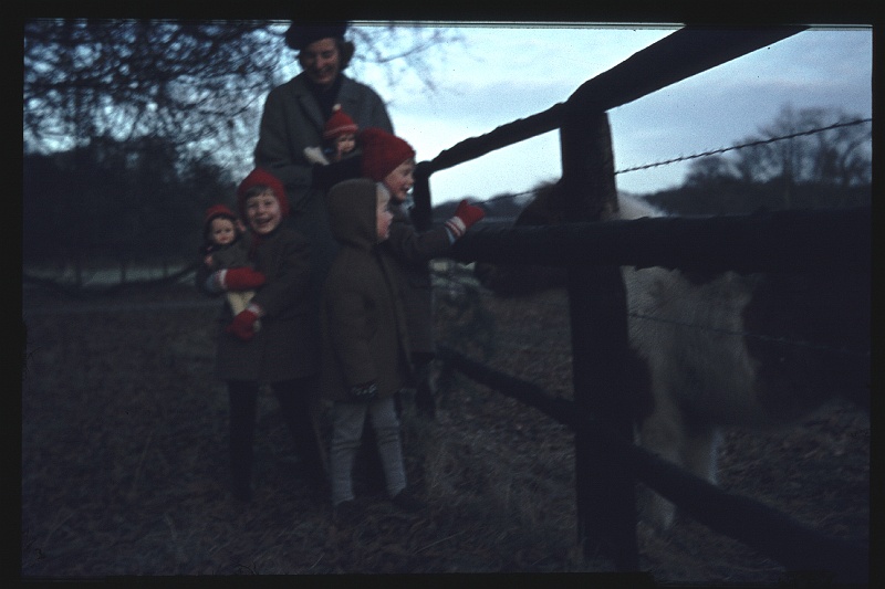 14.Horsten jan 1969 Mama,Brigitte,Marion,Peter.JPG